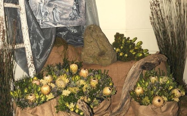 Die uitstalling van Jesus se hemelvaart van die Gansbaai-dames is hier “in wording”